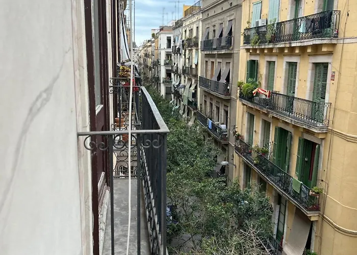 Central And Basic Universitat For Young HostelHostel